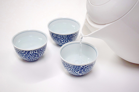 湯冷ましをする